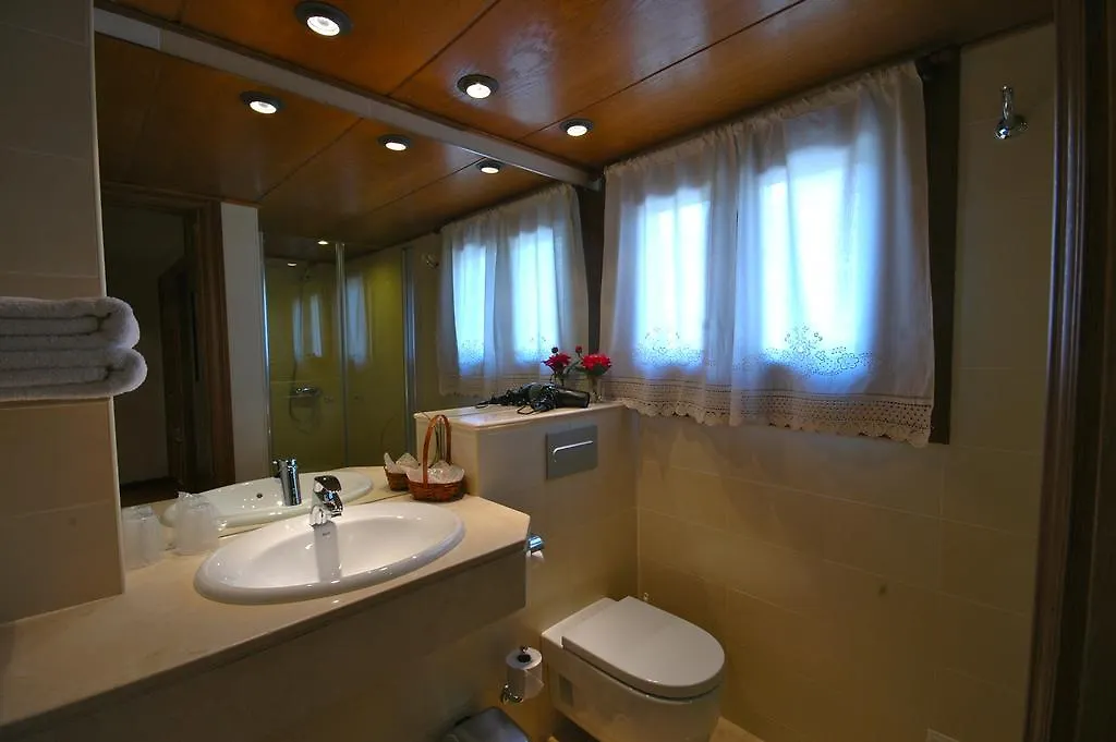 Hotel Els Puis Esterri d'Àneu 0*,